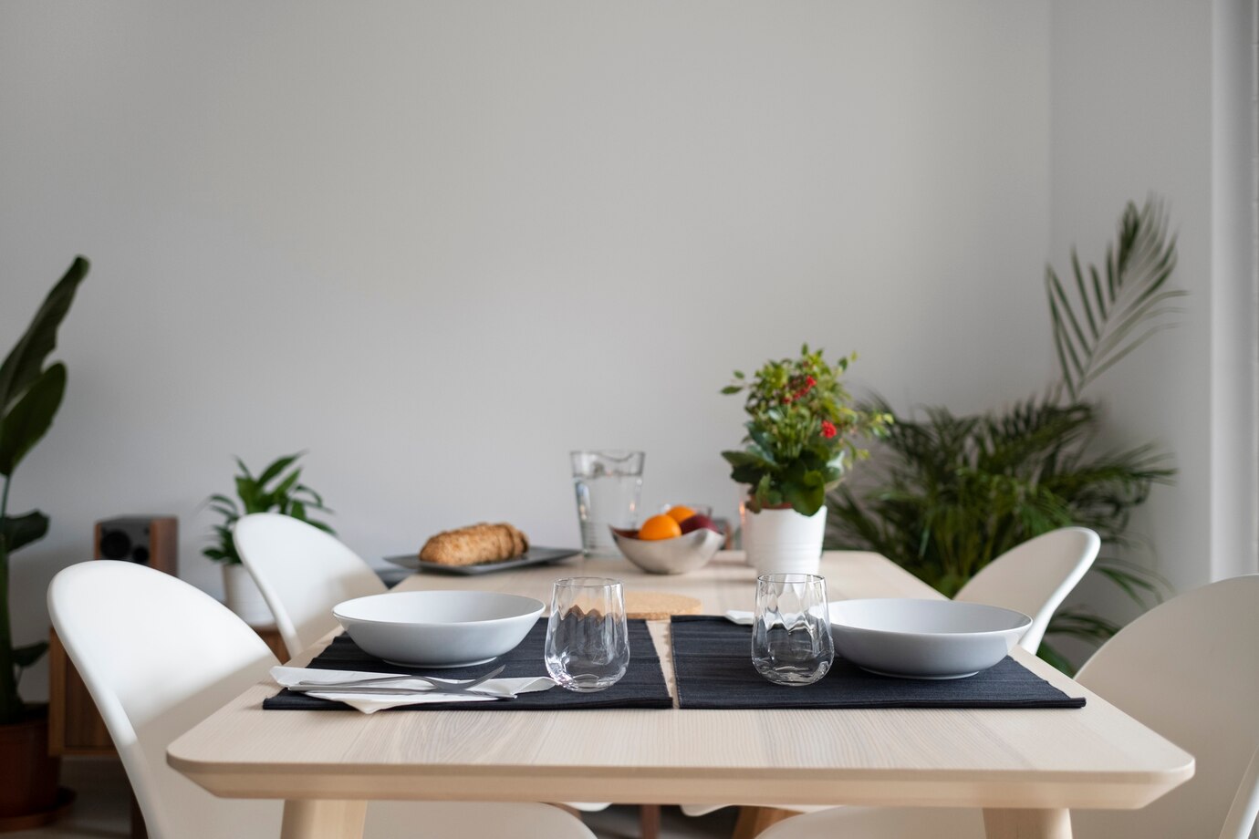 Round Nesting Tables